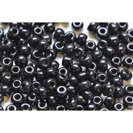 Opak fekete kásagyöngy, 4mm