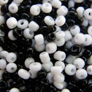 Színmix fekete-fehér kásagyöngy színmix, 2mm