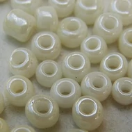 Opak lüszteres krém kásagyöngy, 2mm