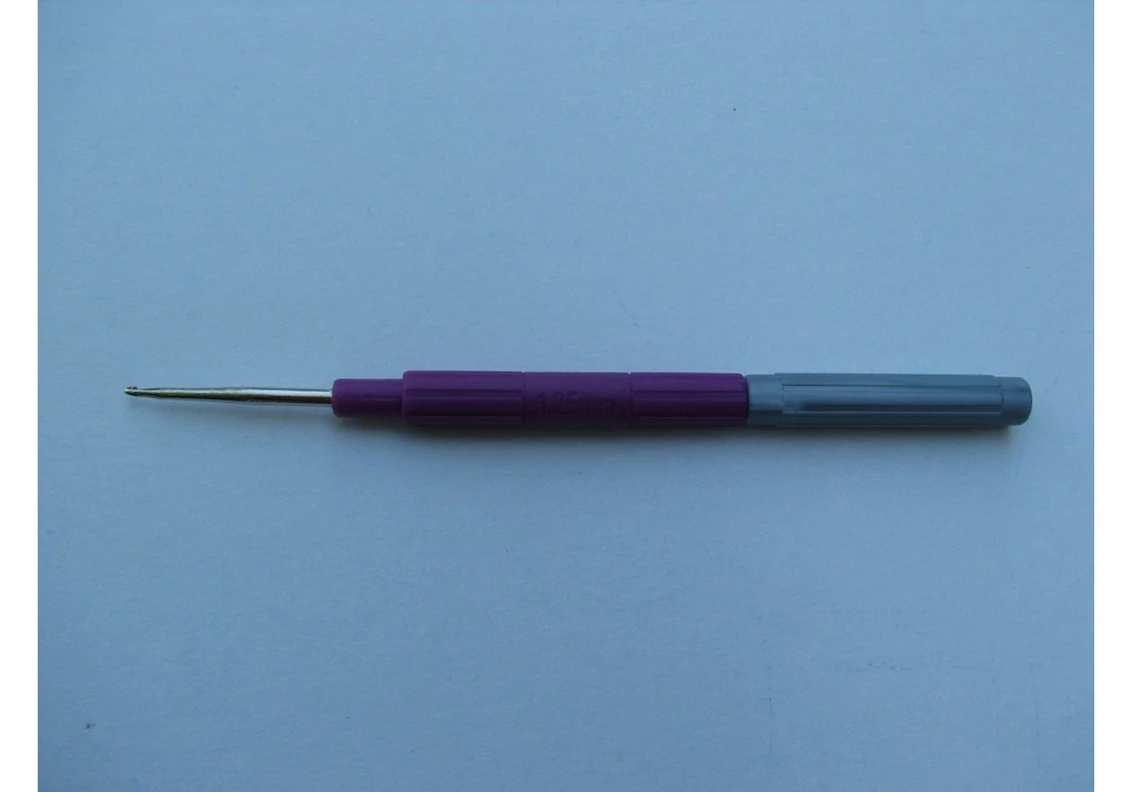 Csipkehorgolótű kupakkal 1,25 mm