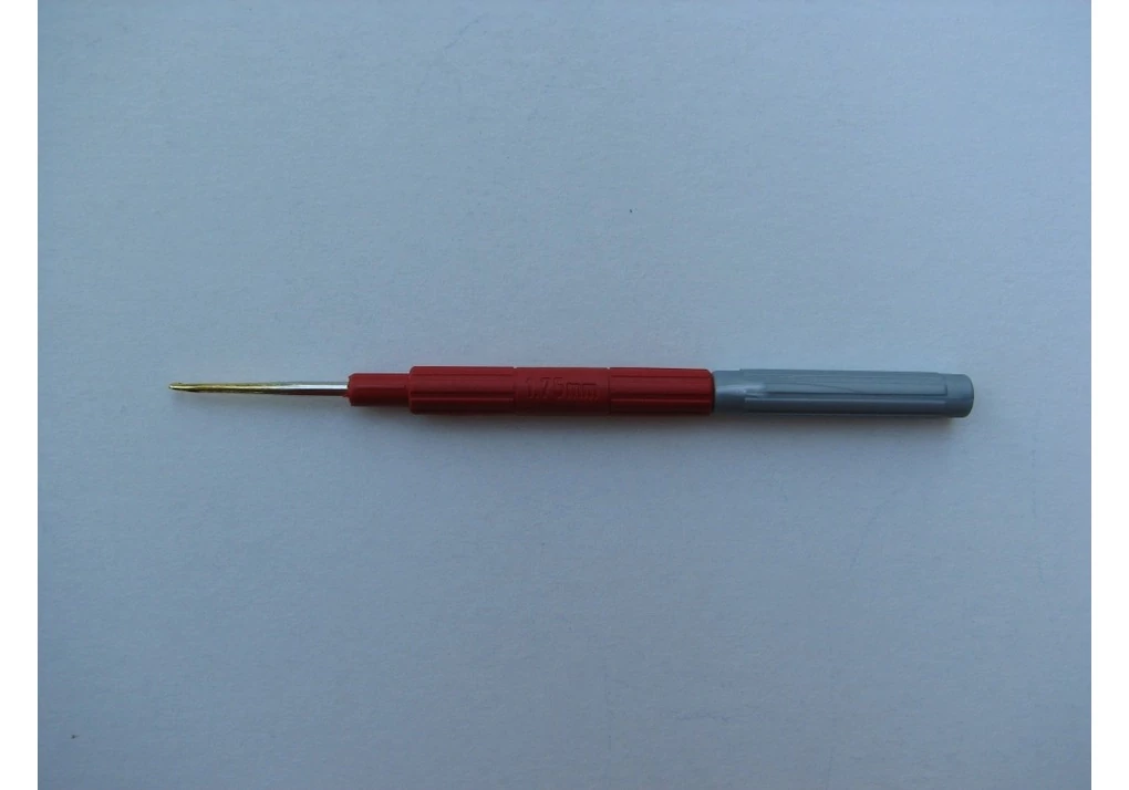 Csipkehorgolótű kupakkal 1,75 mm